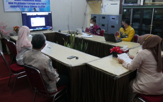 KEGIATAN ZOOM MEETING DINAS PENANAMAN MODAL DAN PELAYANAN TERPADU SATU PINTU PADA HARI KAMIS 22 APRIL 2021