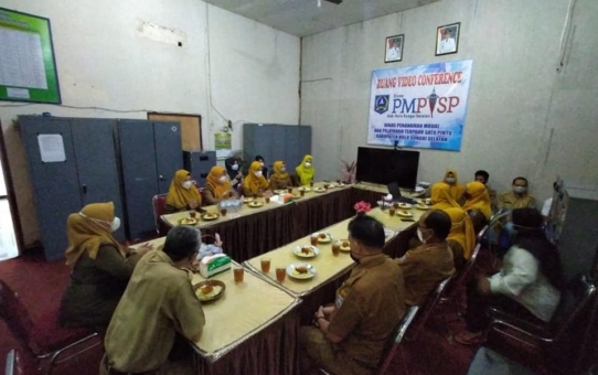 SENIN (7/6) Karyawan/ti Dinas PMPTSP Kab. Hulu Sungai Selatan MELAKUKAN SYUKURAN SECARA SEDERHANA SEBAGAI WUJUD SYUKUR ATAS DIRAIHNYA OPINI WAJAR TANPA PENGECUALIAN (WTP) KE 8 BERTURUT-TURUT UNTUK KAB. HULU SUNGAI SELATAN DARI BPK RI.