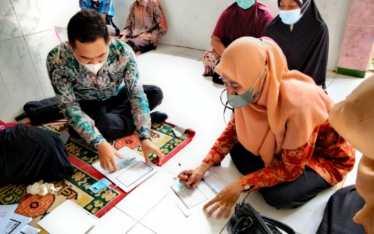 Kegiatan Komunikasi dan Edukasi (KIE) Vaksinasi "Door to Door"