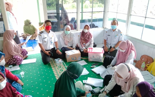 Kegiatan Komunikasi dan Edukasi (KIE) Vaksinasi "Door to Door"