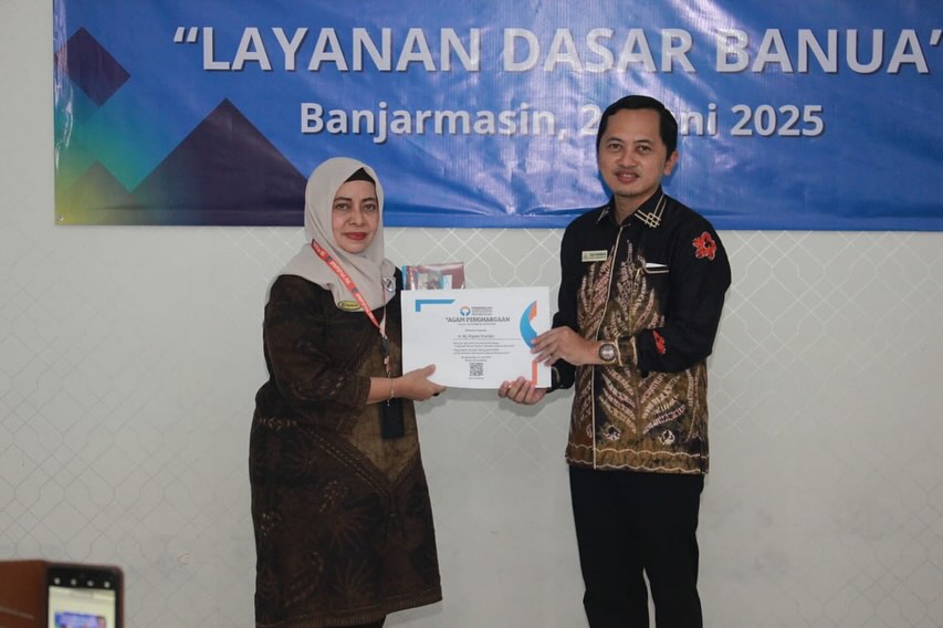 Penganugerahan buku “Layanan Dasar Banua”