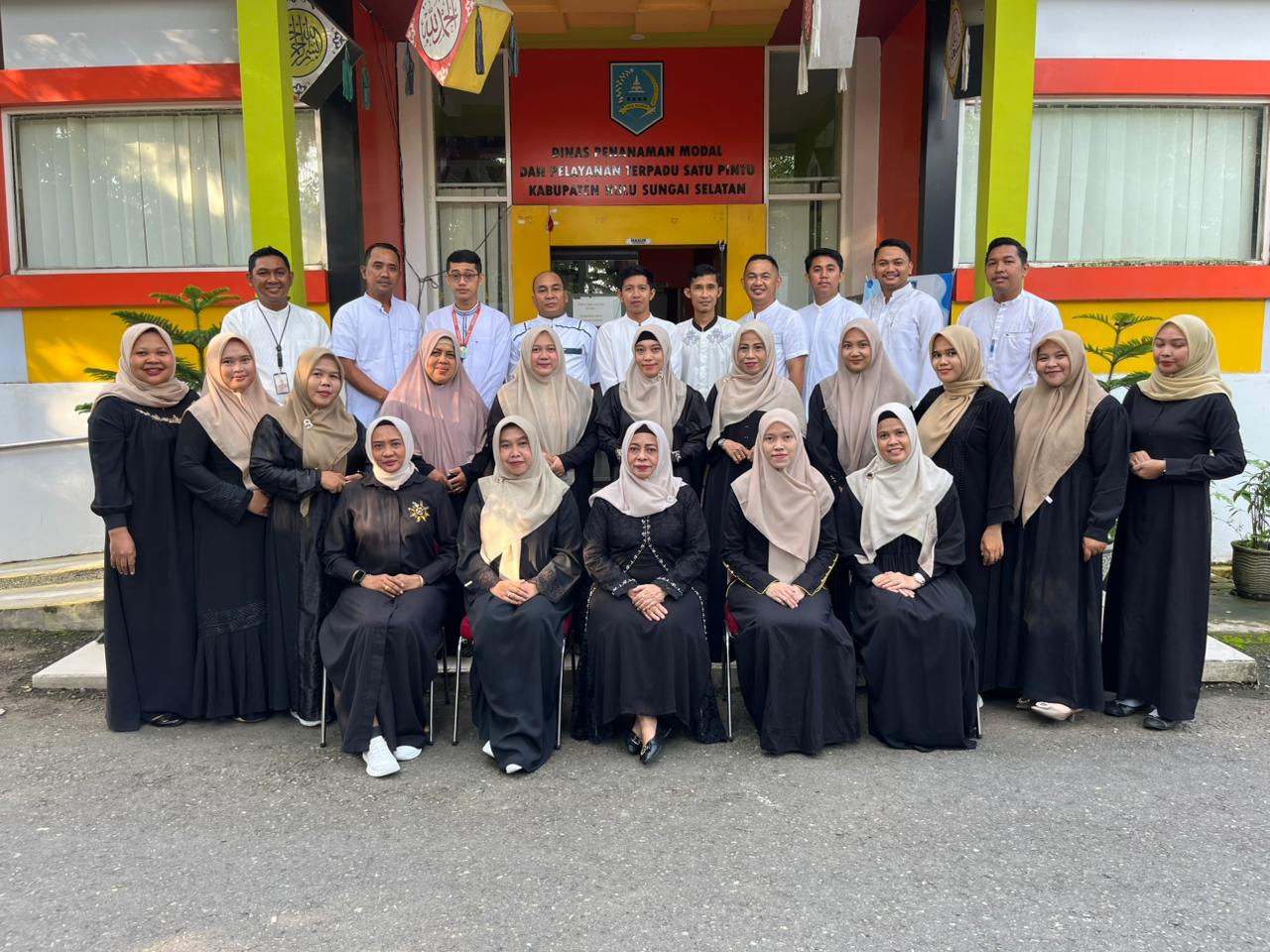 Seluruh Jajaran Dinas Penanaman Modal dan Pelayanan Terpadu Satu Pintu Kabupaten Hulu Sungai Selatan Mengucapkan Selamat Hari Jadi Kabupaten HSS yang ke-75 "Banua Rakat Maju, Semangat Kada Landu"