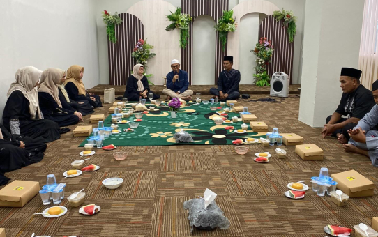 BUKA PUASA BERSAMA KARYAWAN DAN KARYAWATI DINAS PMPTSP KABUPATEN HULU SUNGAI SELATAN