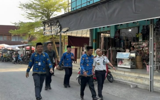 BUPATI HSS TINJAU LAYANAN IMIGRASI DI MAL PELAYANAN PUBLIK